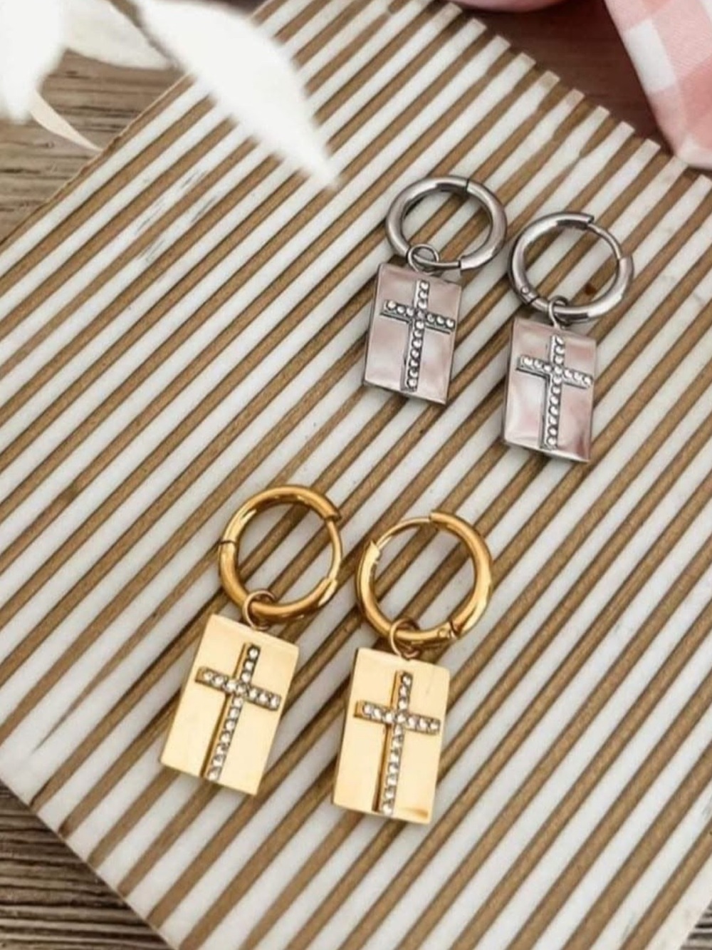 Plunder Heavenly Earrings ~ - Picture 2 of 4